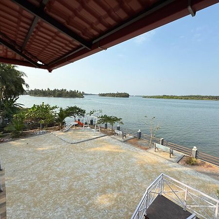 The Glasswater By The Backwater Homestay Kalyānpur Εξωτερικό φωτογραφία