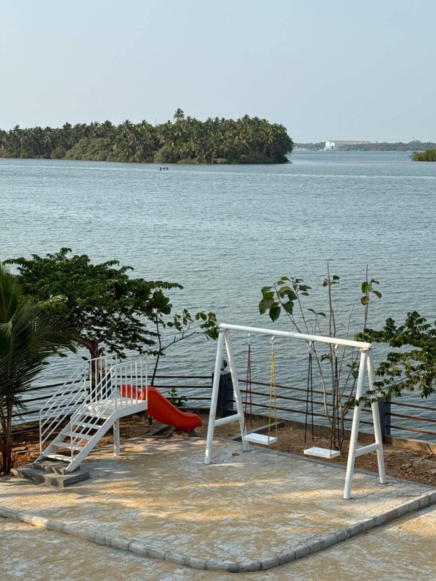 The Glasswater By The Backwater Homestay Kalyānpur Εξωτερικό φωτογραφία