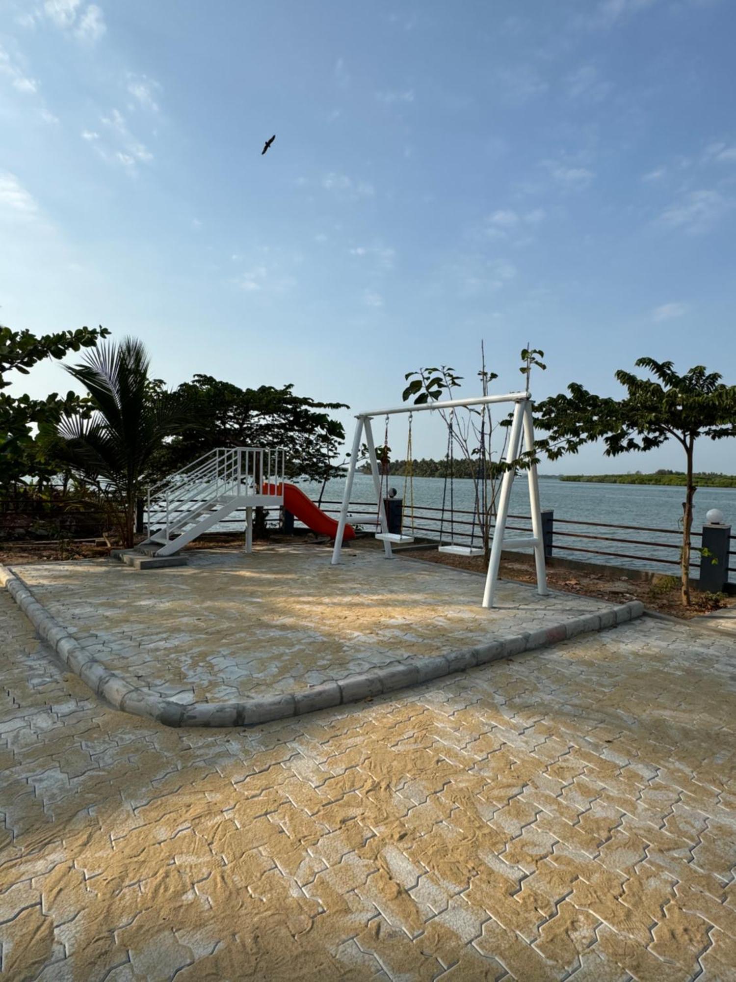 The Glasswater By The Backwater Homestay Kalyānpur Εξωτερικό φωτογραφία